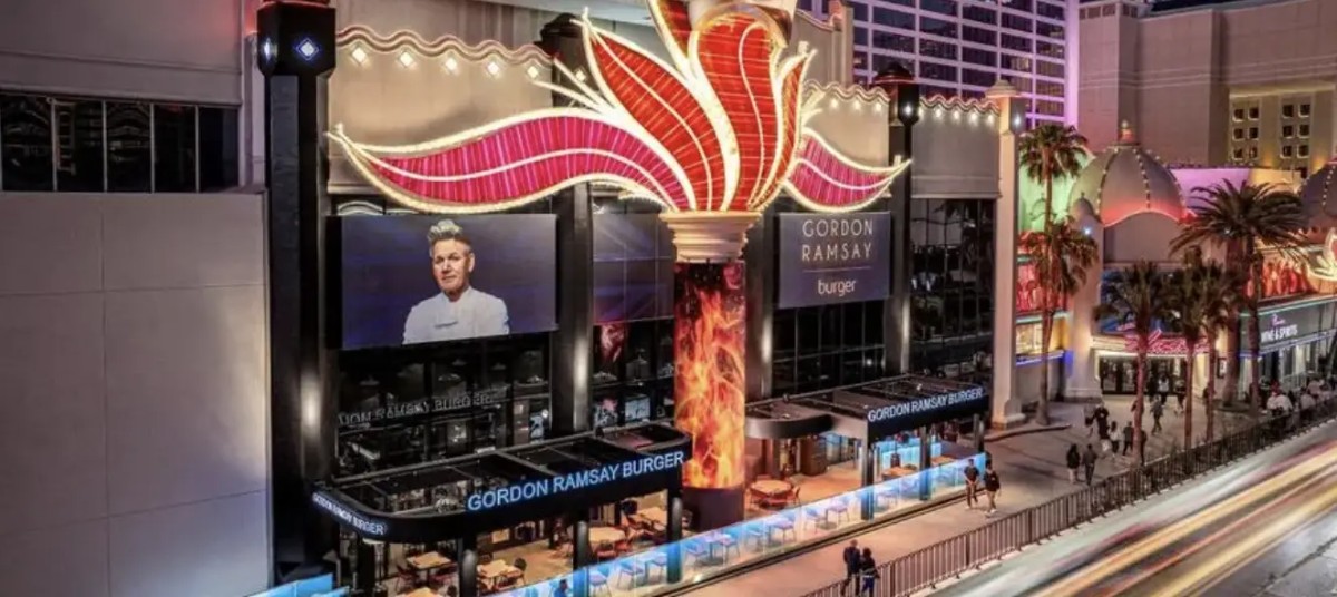 在赌场旁的咖啡店,目睹赌徒的焦虑与期待